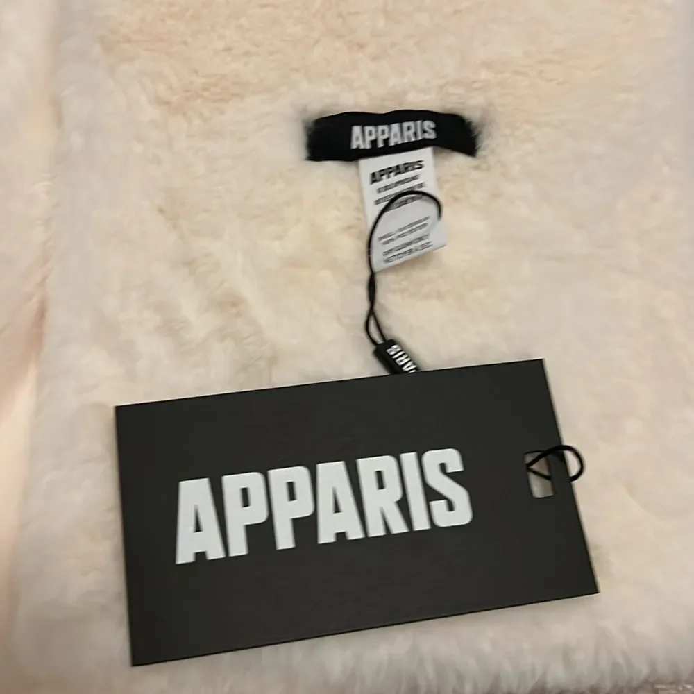 APPARIS Bambi pull-through scarf ❄️ faux fur ❄️ ivory ❄️ NWT